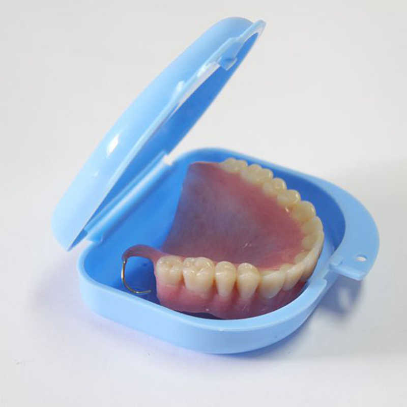 В чем хранить зубные протезы в домашних условиях снимая на ночь