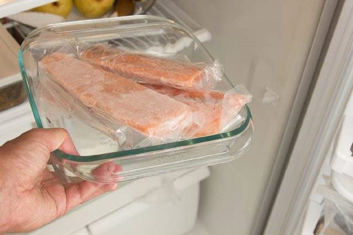 Сколько хранится рыба в морозилке