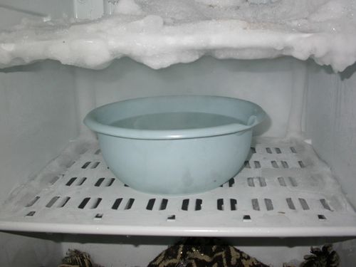 Как правильно мыть холодильник, чтобы не было запаха